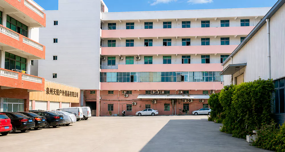 Tianrui China trolley bag factory in Quanzhou with R&D center